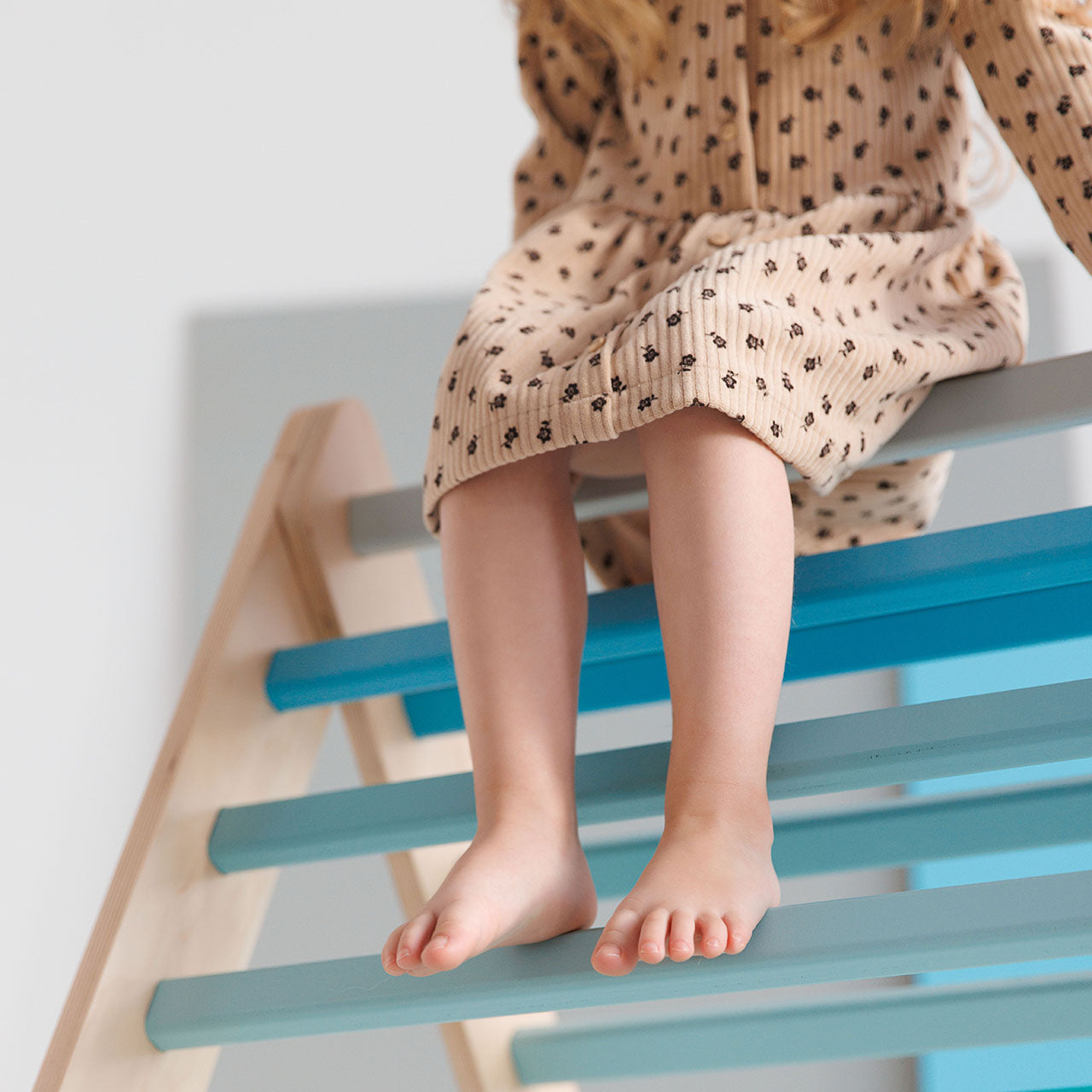 BusyKids Pikler klimdriehoek – regenboog – productbeeld 18