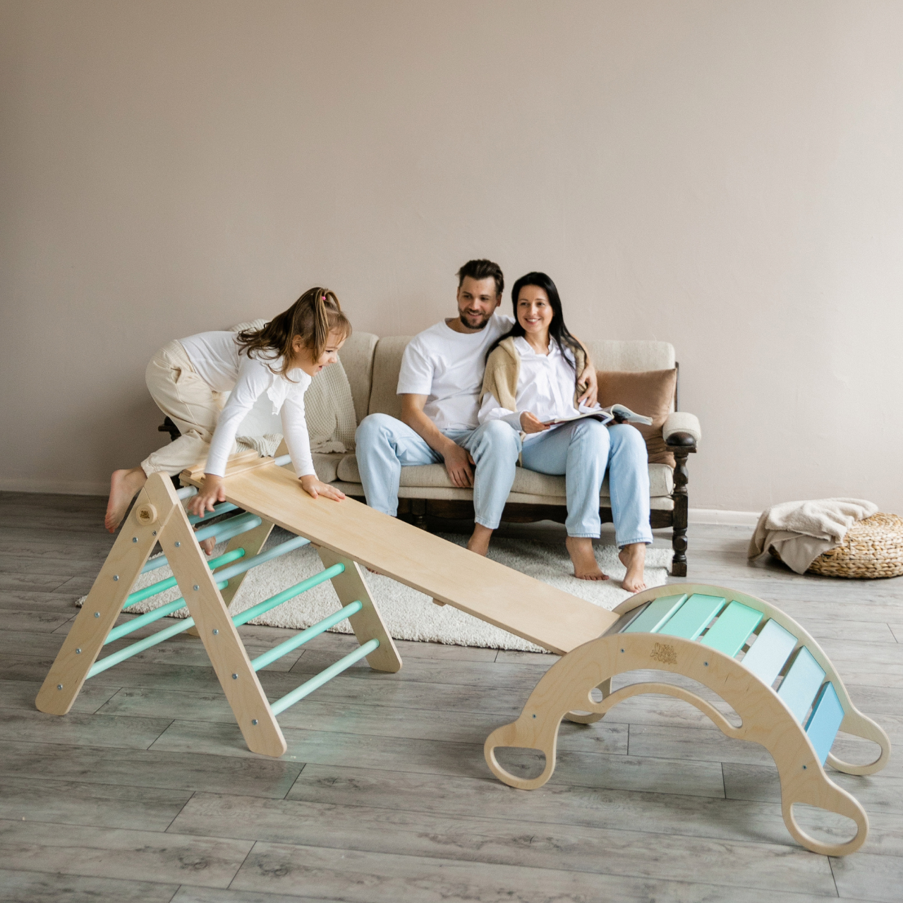 BusyKids Pikler set – driehoek, plank & balanswip – regenboog – productbeeld 18