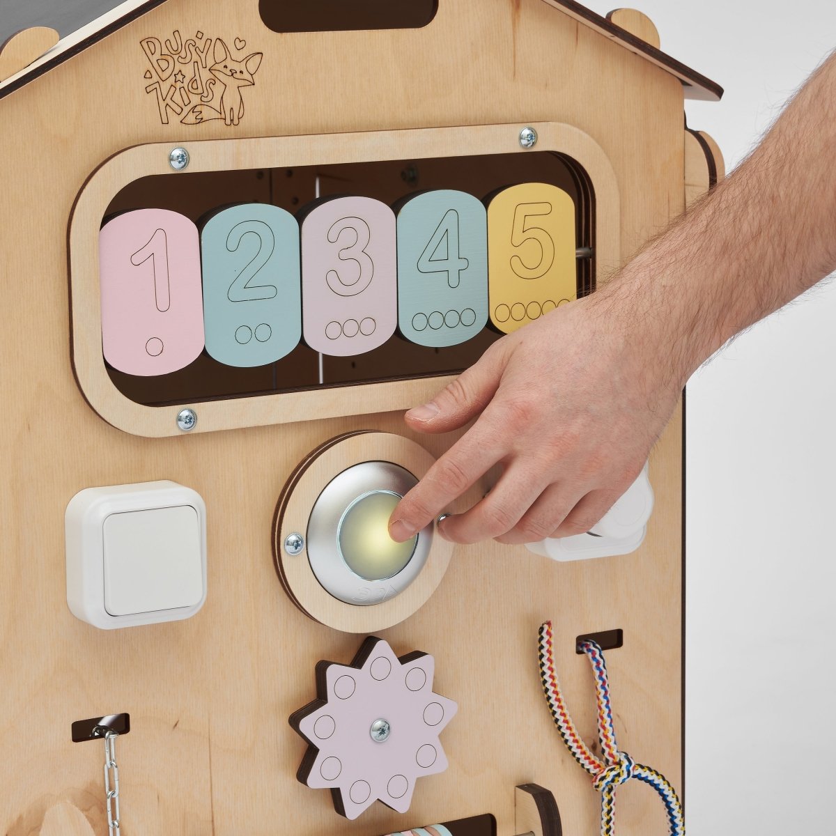 BusyKids set – Busy Board speelhuisje naturel/pastel met creatieve kubus-Speelhuisje set