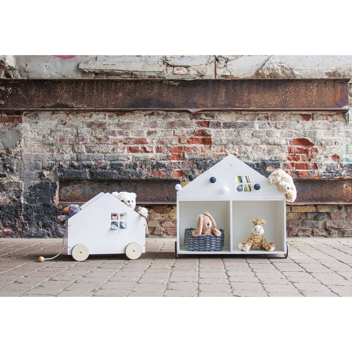 Children's bookshelf on wheels 'Hus', white