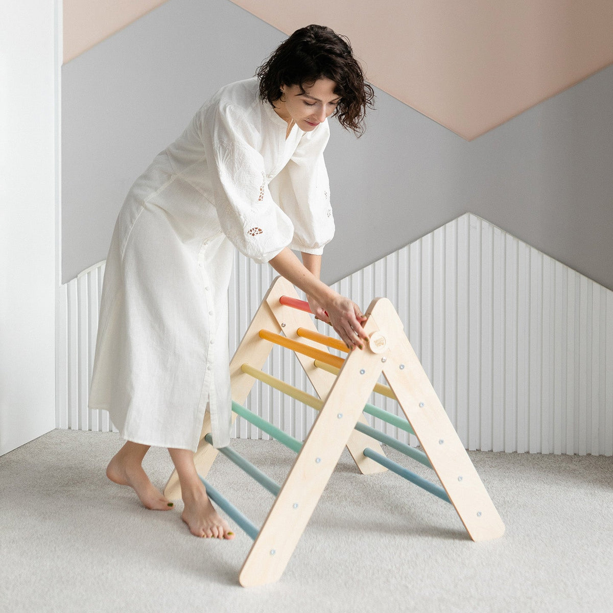BusyKids Pikler groot set – driehoek, 2 planken &amp; balanswip – regenboog – productbeeld 12