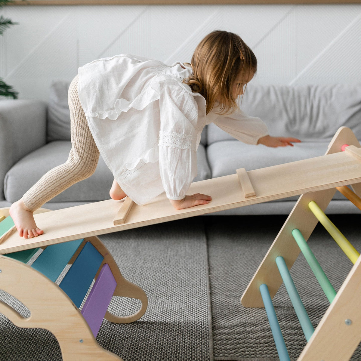 BusyKids Pikler groot set – driehoek, 2 planken &amp; balanswip – regenboog – productbeeld 4
