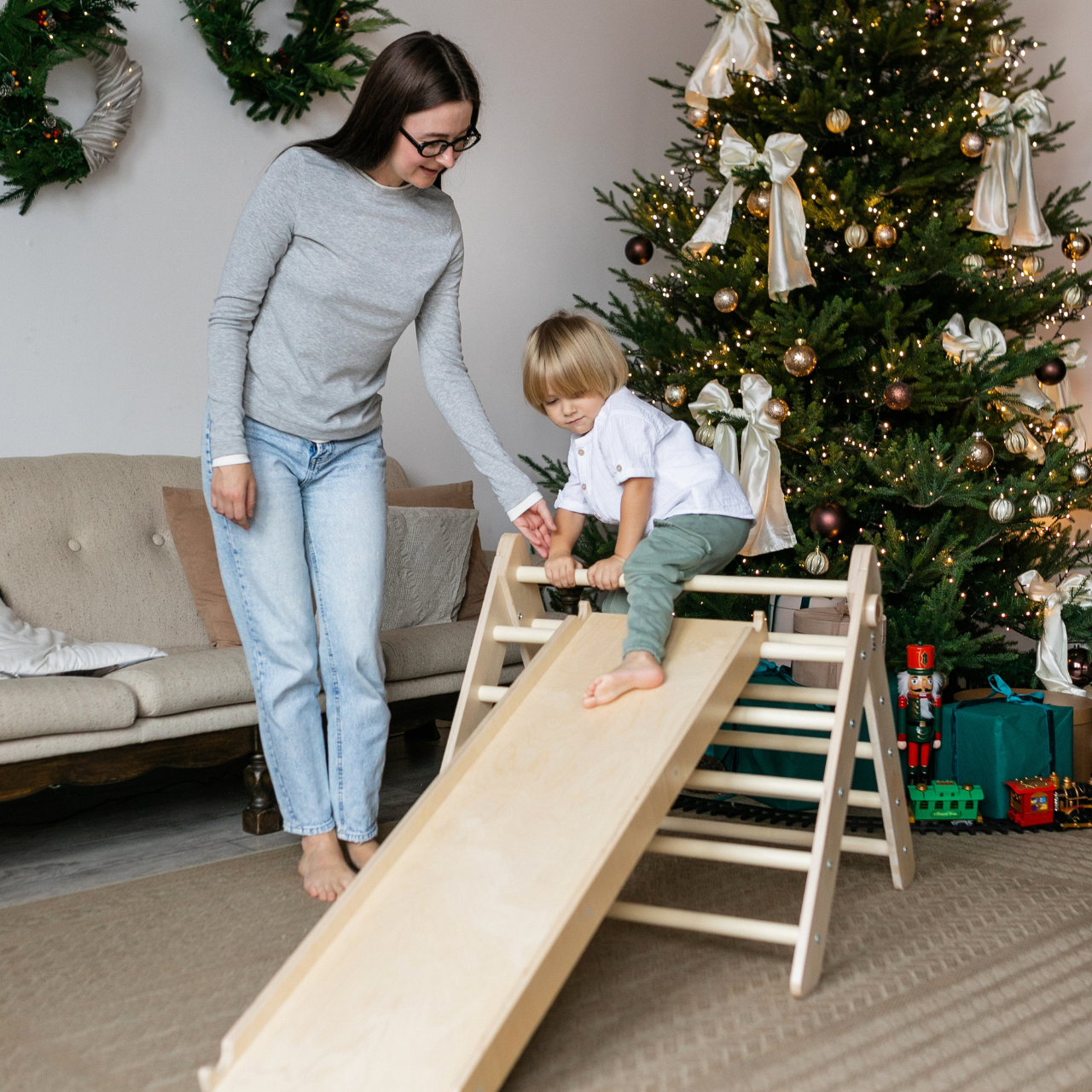 BusyKids Pikler klimdriehoek met plank – regenboog – productbeeld 29