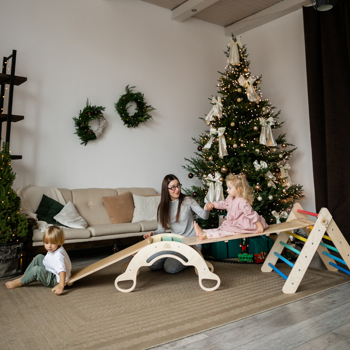 BusyKids Pikler groot set – driehoek, 2 planken &amp; balanswip – regenboog – productbeeld 5