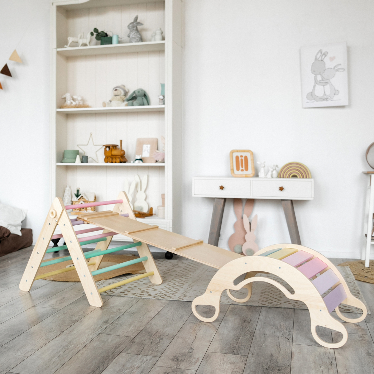 BusyKids Pikler set – driehoek, plank &amp; balanswip – regenboog – productbeeld 27