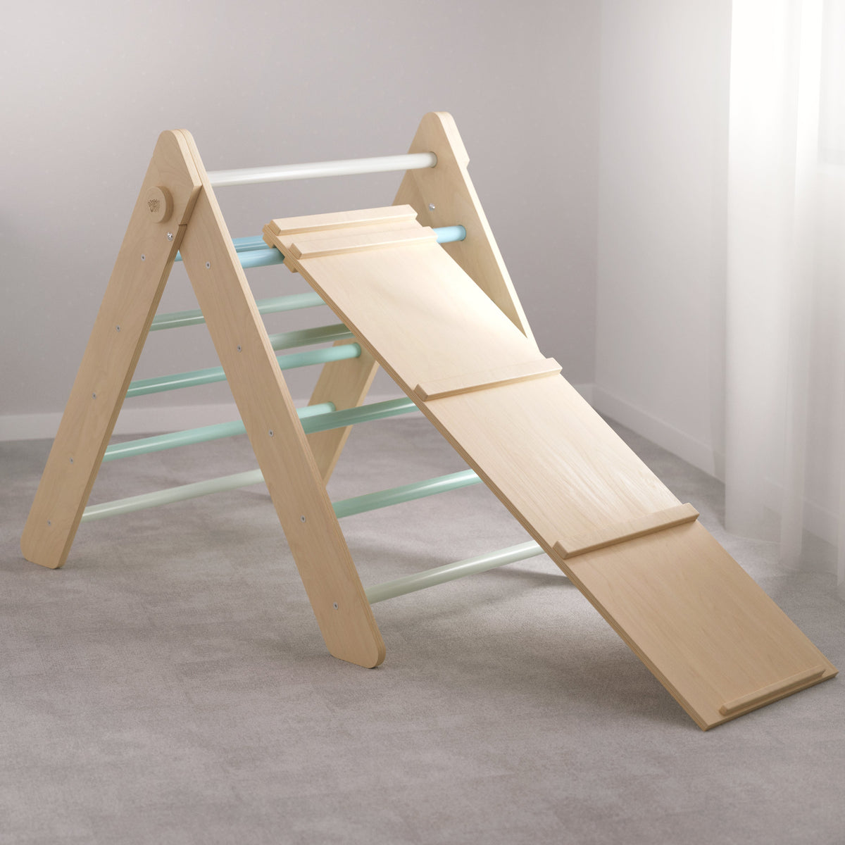 BusyKids Pikler klimdriehoek met plank – regenboog – productbeeld 16