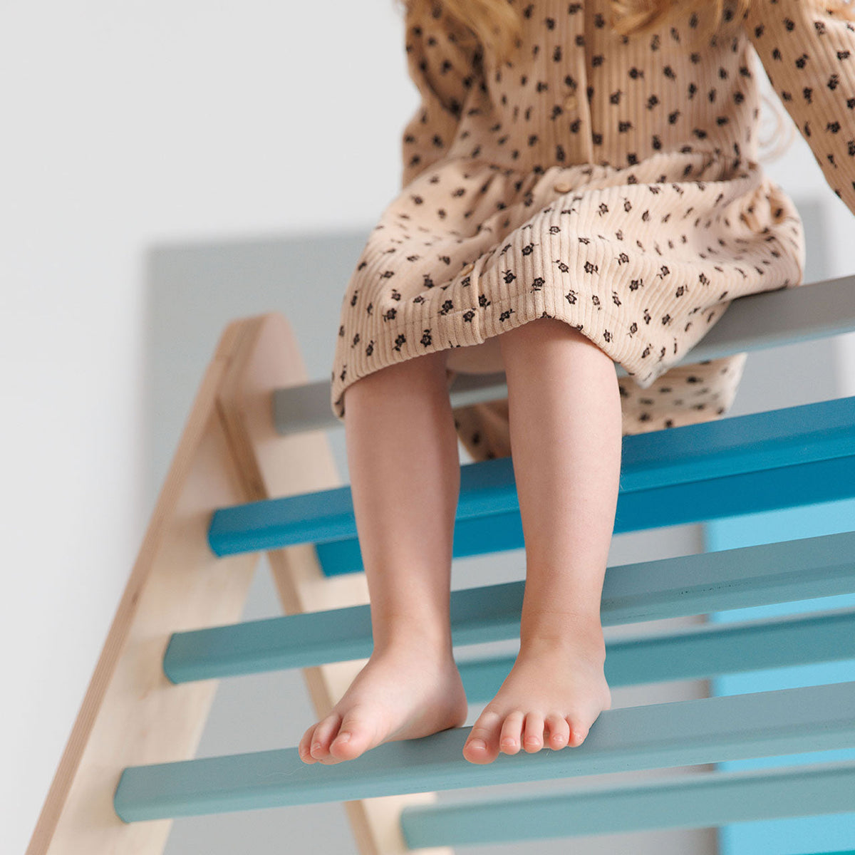 BusyKids Pikler klimdriehoek – regenboog – productbeeld 18