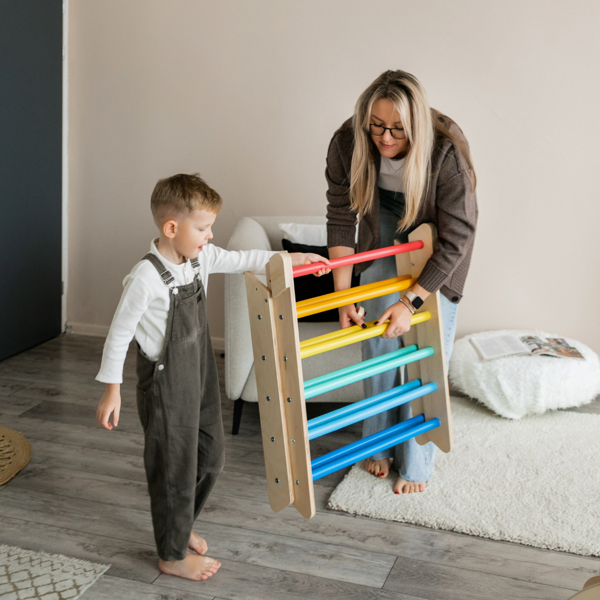 BusyKids Pikler klimdriehoek – regenboog – productbeeld 4