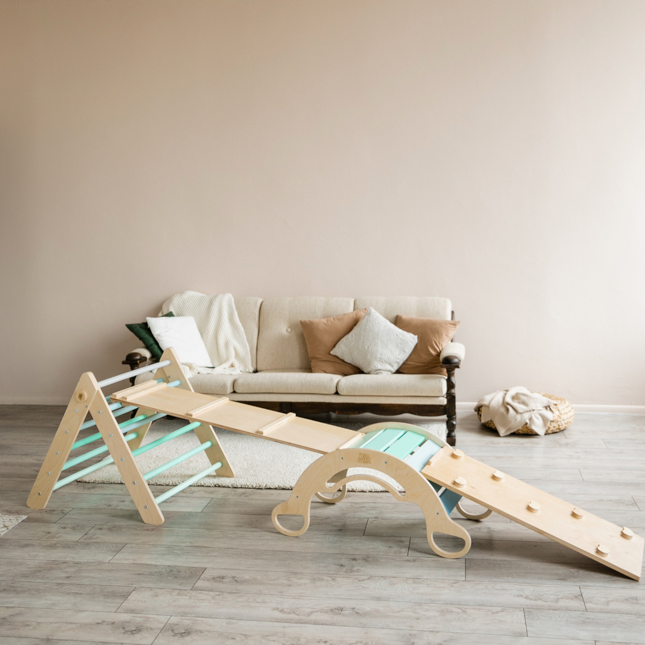 BusyKids Pikler groot set – driehoek, 2 planken & balanswip – regenboog – productbeeld 20