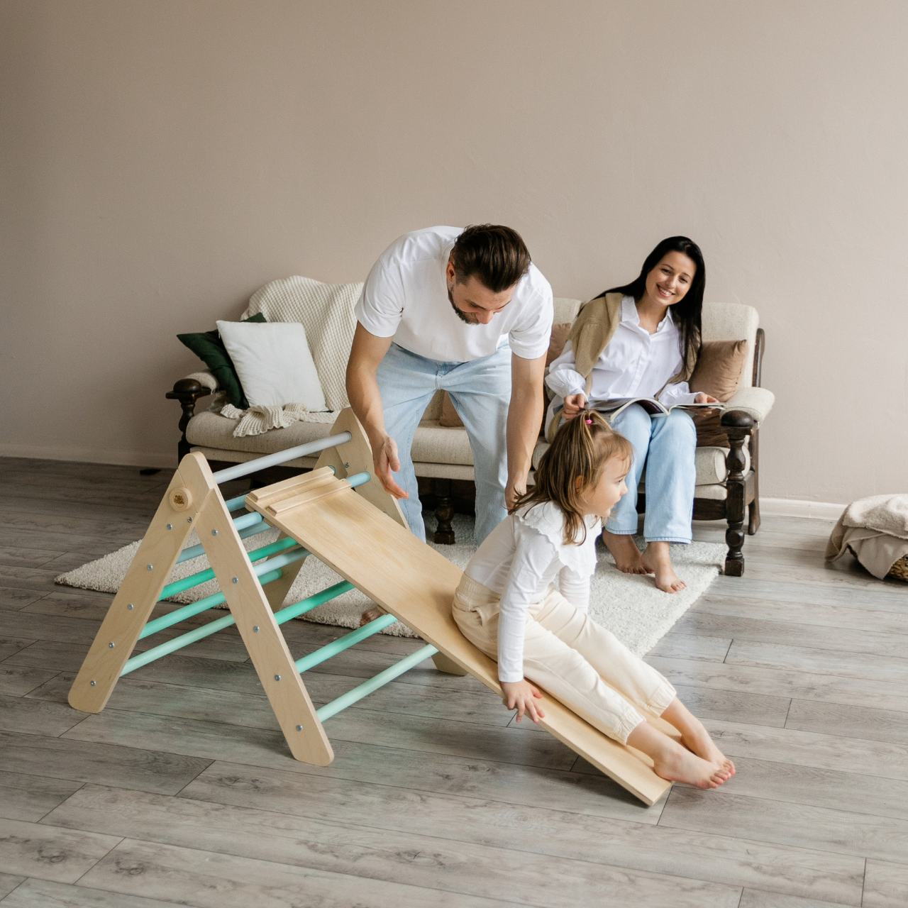 BusyKids Pikler klimdriehoek met plank – regenboog – productbeeld 14