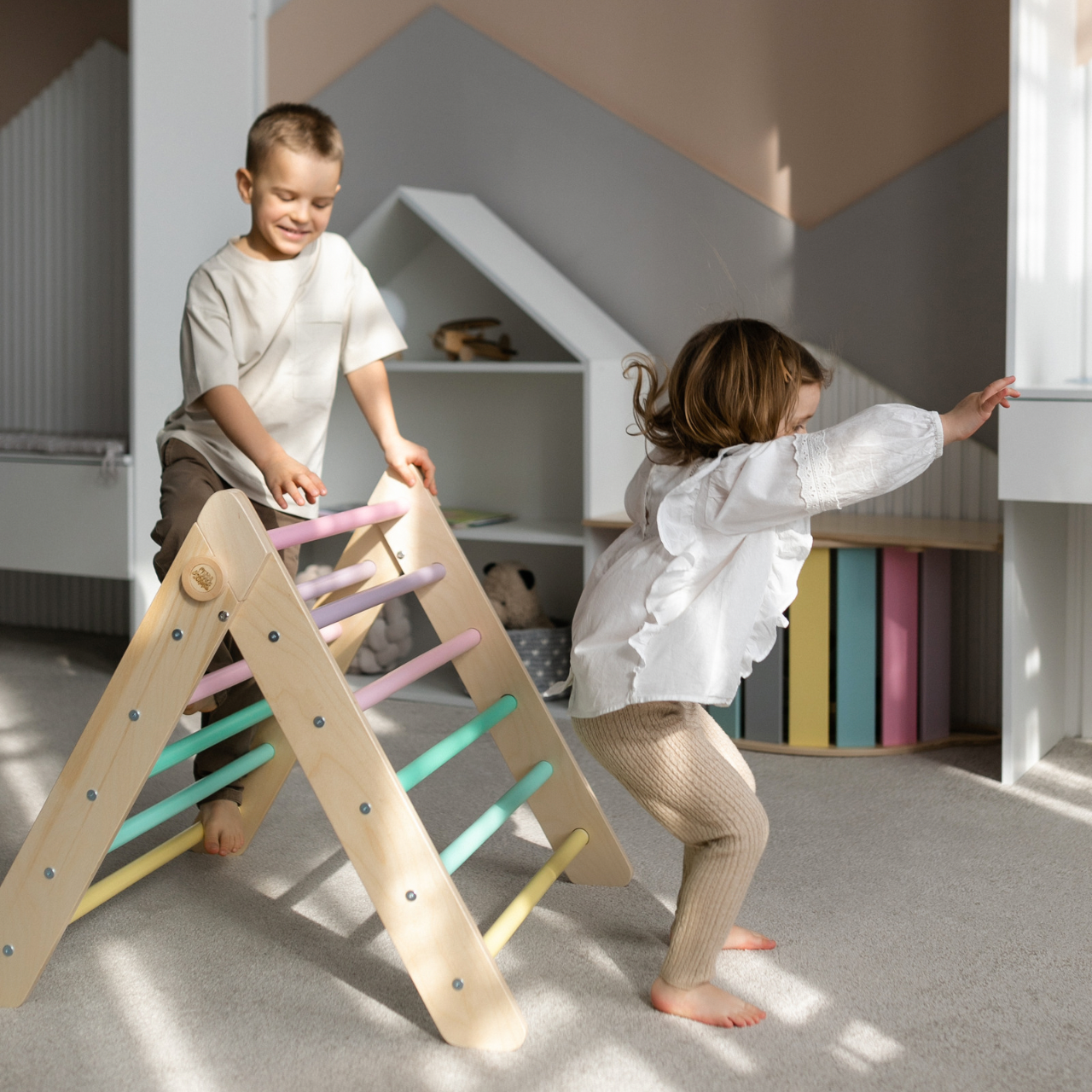 BusyKids Pikler klimdriehoek – regenboog – productbeeld 28