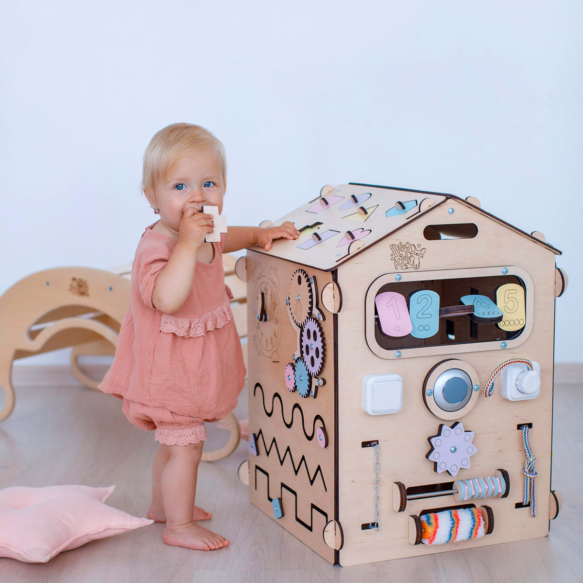 Set - BusyBoard Cottage natura/pastel and creative cube
