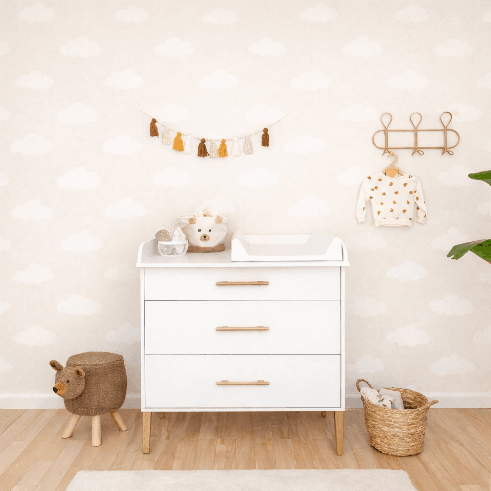 ATB ILA commode met verschoonblad – wit (onderdeel van ATB ILA babykamerset wit – ledikant 140 × 70 cm en commode)
