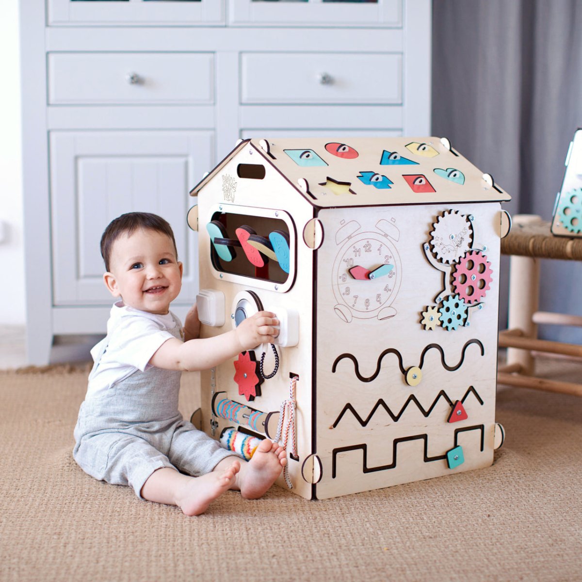 BusyKids set – Busy Board speelhuisje naturel met creatieve kubus-Speelhuisje set