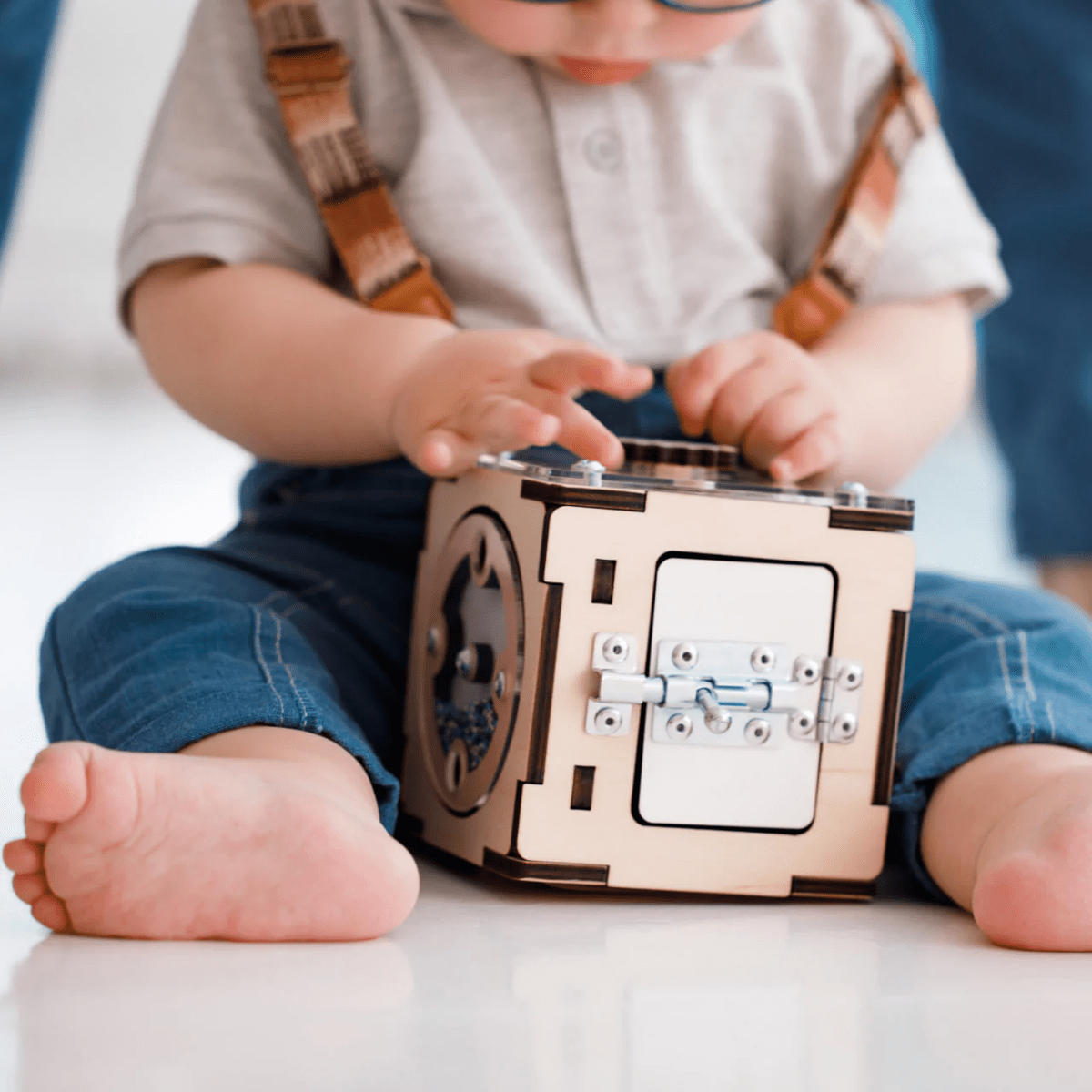 BusyKids set – Busy Board speelhuisje naturel/pastel met creatieve kubus-Speelhuisje set