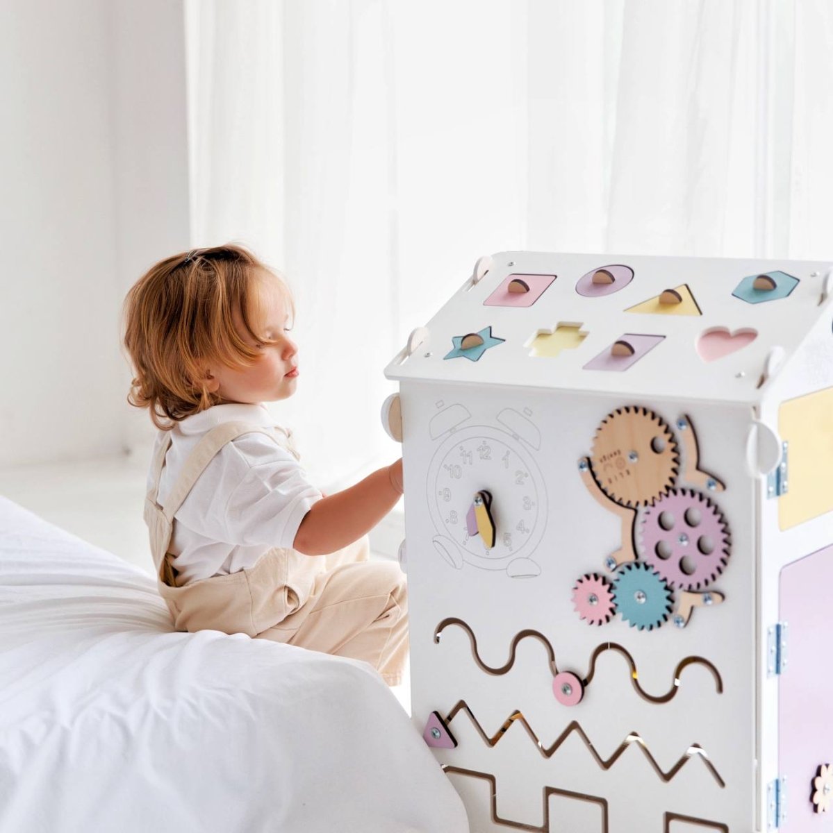 BusyKids set – Busy Board speelhuisje wit/pastel met creatieve kubus-Speelhuisje set