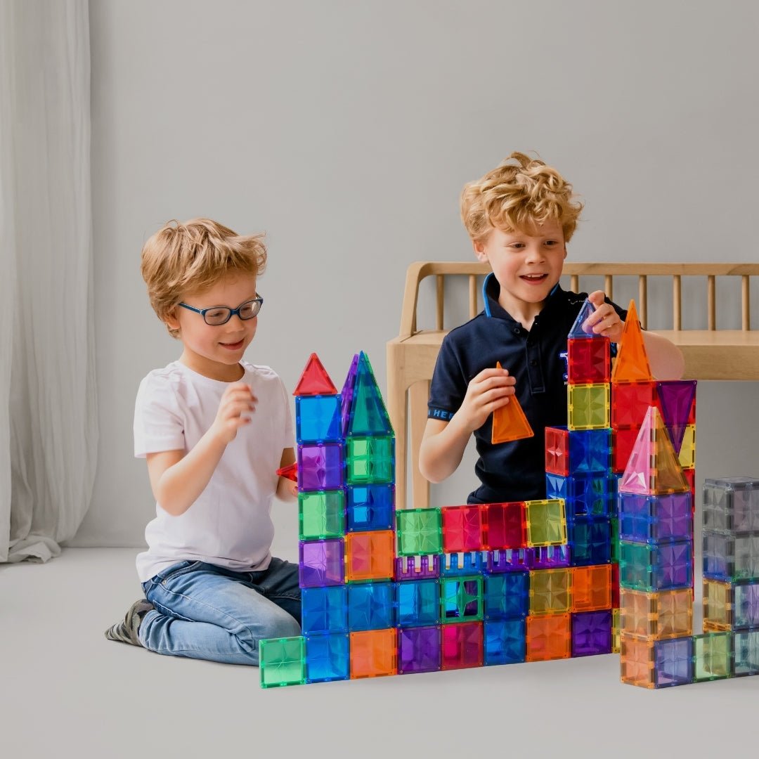 Coblo Classic 100 magnetische tegels gebouwd tot kleurrijke constructie