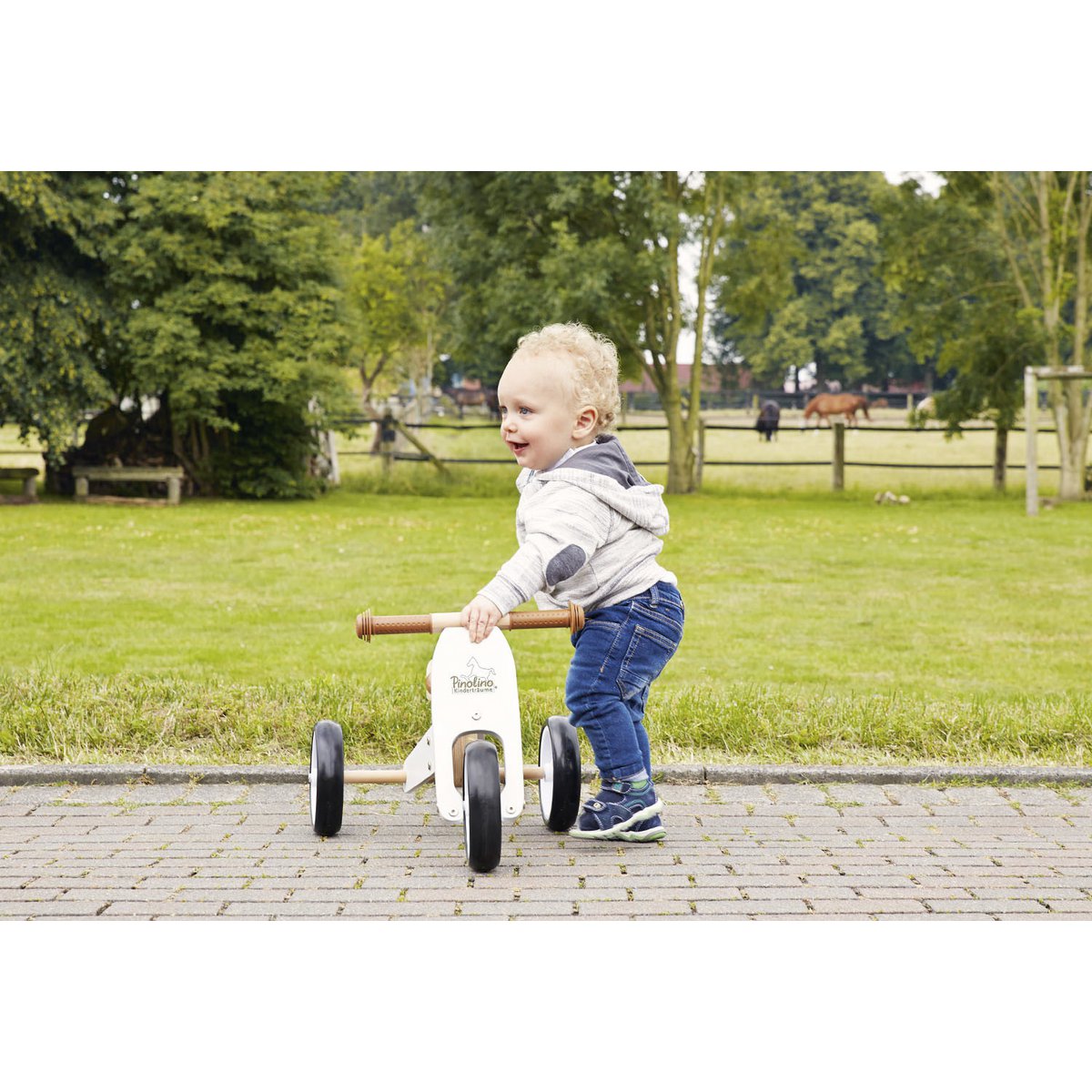 Tricycle Charlie - white