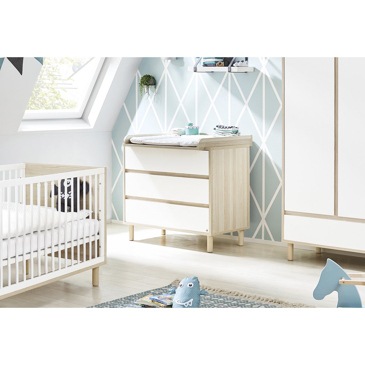 Flow wide dresser - changing table