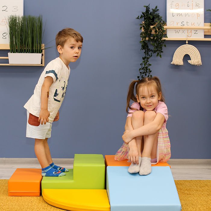 Kinderen spelen met Soft Play Foamblokkenset - Corner Climber