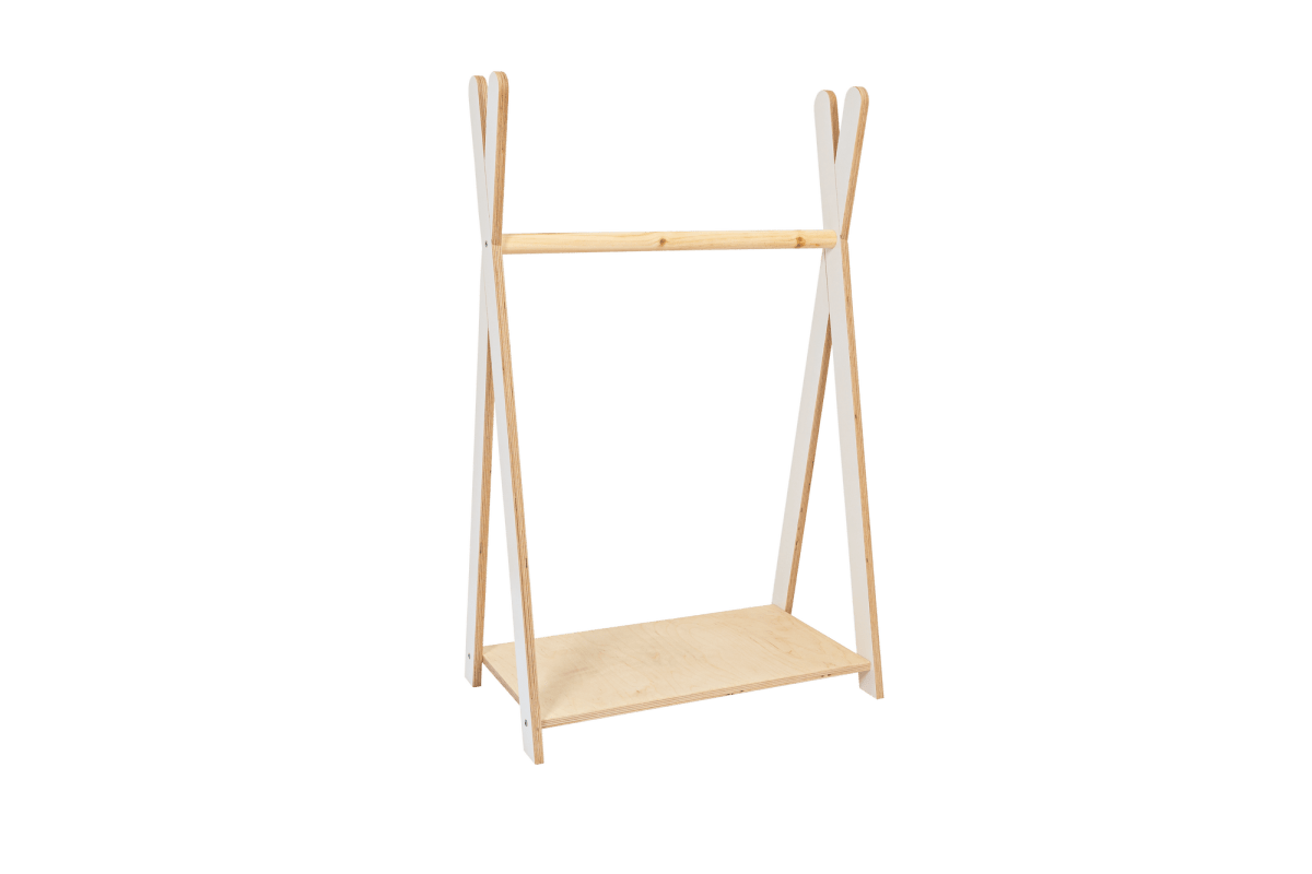 houten kinderkledingrek tipi naturel klein op kindhoogte