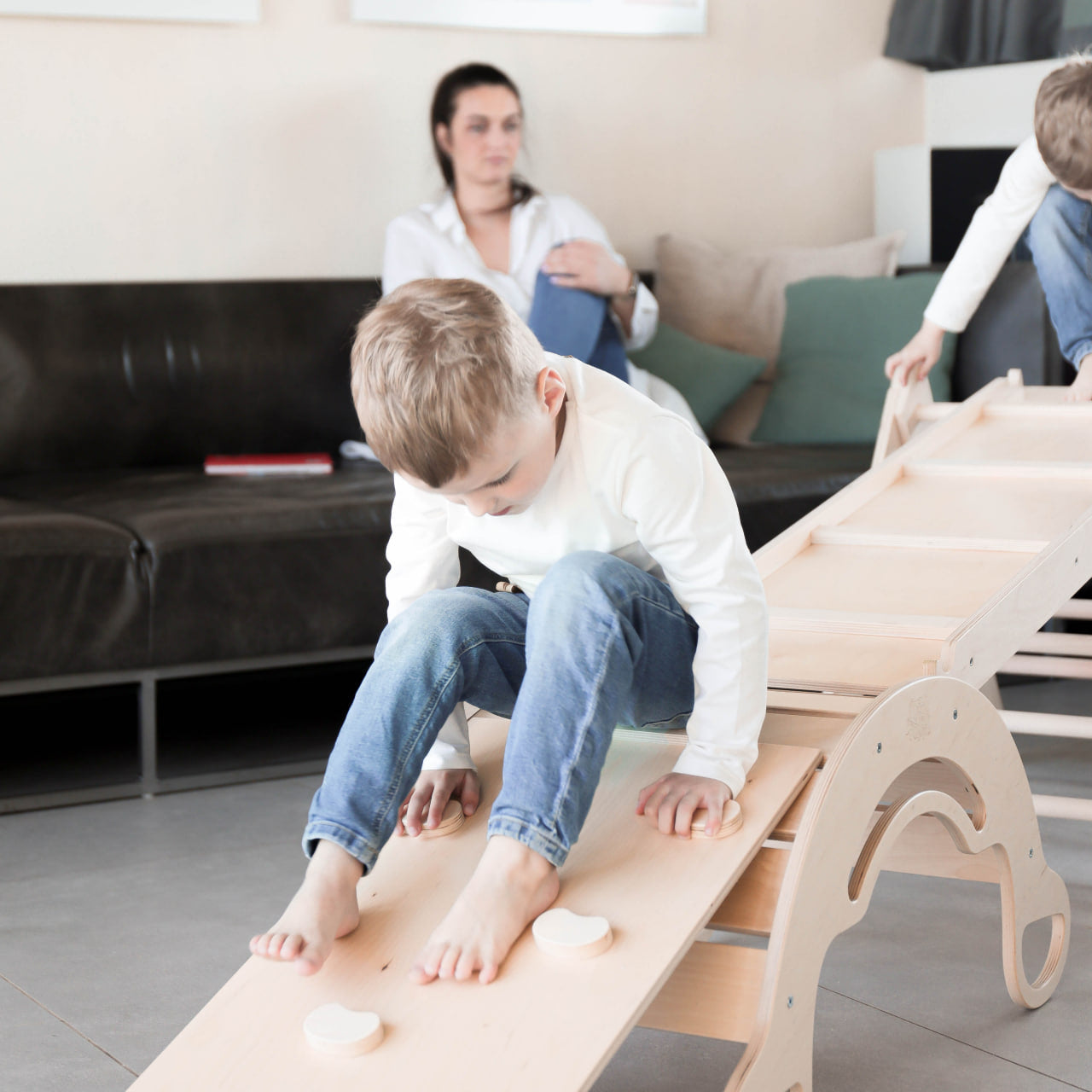 BusyKids Pikler groot set – driehoek, 2 planken & balanswip – regenboog – productbeeld 33