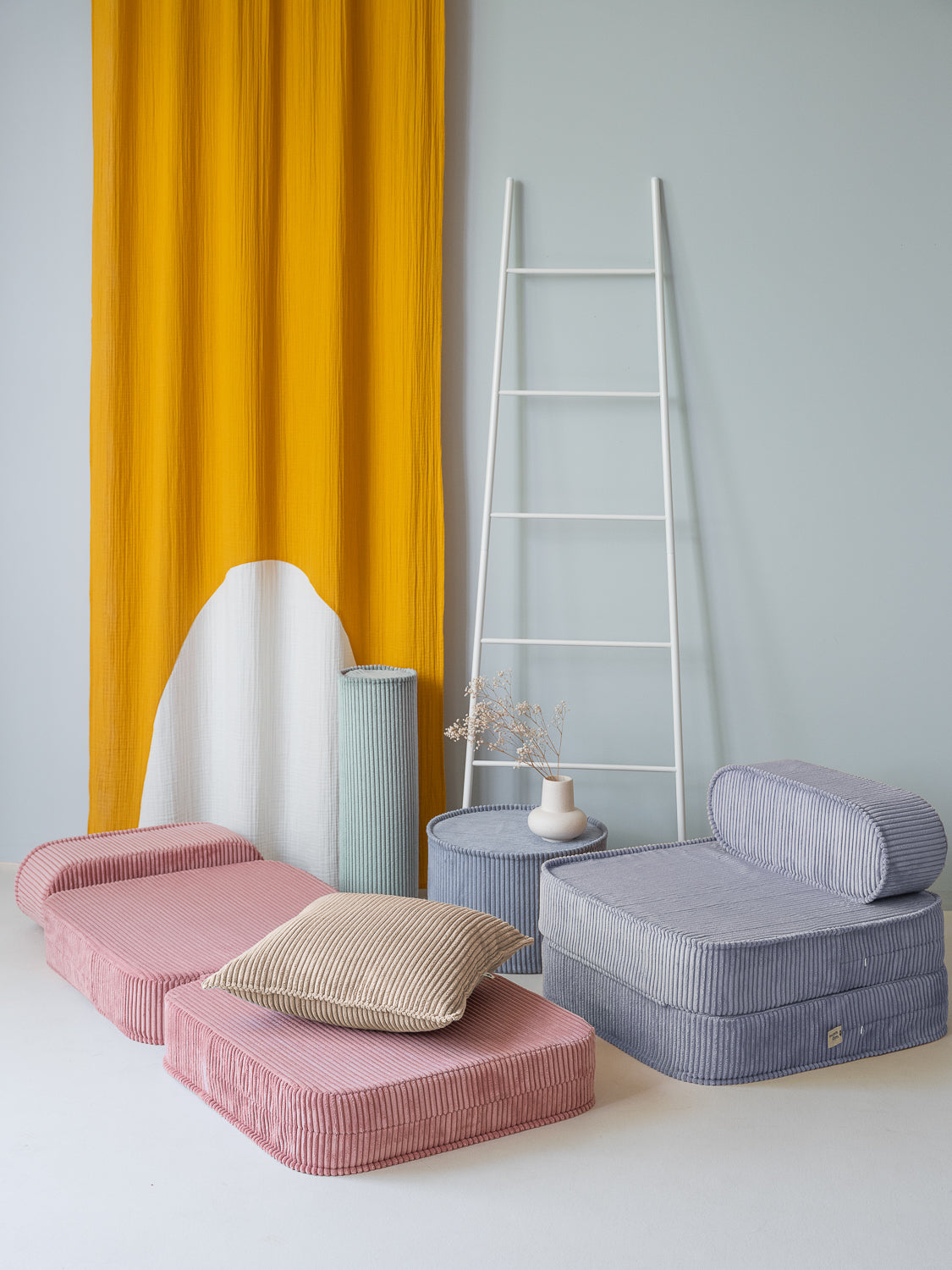 Wigiwama Pink Mousse Flip Chair - ribbed fabric children's chair