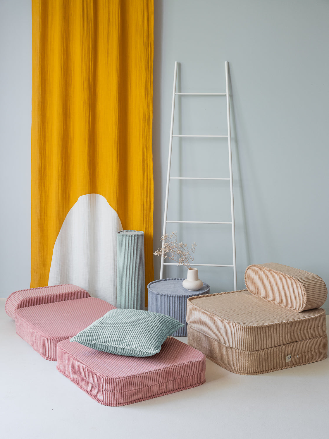 Wigiwama Pink Mousse Flip Chair - ribbed fabric children's chair